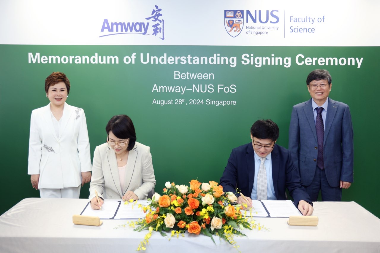 8月28日,安利公司与新加坡国立大学签署合作备忘录,并共同宣布,将在植物蛋白与植物营养素等研究领域开展更为深入的合作,进一步深化双方合作关系,共同推动植物营养与人类健康的研究与发展,并最终将研究成果转化为可应用于营养与健康领域的创新产品与技术。