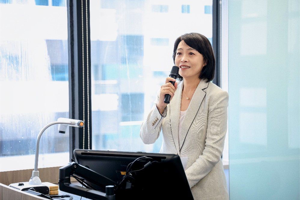 陈伟教授表示,新国大作为亚洲顶尖研究型大学,一直致力于食品科学和营养领域研究,拥有强大科研实力和平台,学术成果在国际上享有盛誉。此次与安利的合作,将进一步提升新国大在植物蛋白领域的学术研究水平,推动相关研究成果的应用和转化,为人类健康事业做出更大的贡献。