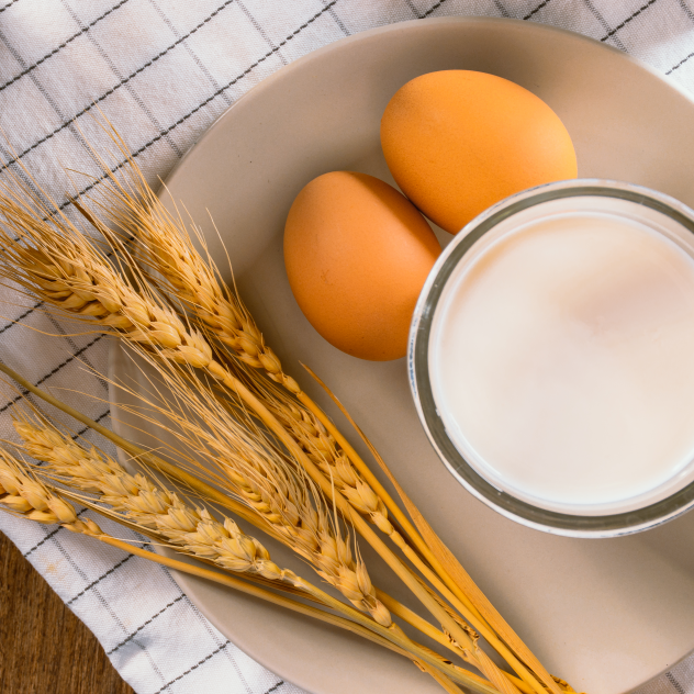 营养早餐是覆盖各个人群的基础营养，为中国消费者提供更全面的基础营养摄入，更针对中国人膳食缺口，提供更独特的植物营养产品和更健康轻松的使用体验。健康生活，从营养早餐开始
营养元素6+1，按需补充每日膳食营养缺口: 优质蛋白、不饱和脂肪酸、磷脂、多维多矿、植物化合物、膳食纤维
细分四大人群，守护全家健康:
    - 纽崔莱男士: 早餐营养补充方案
    - 纽崔莱女士: 早餐营养补充方案
    - 纽崔莱成长: 早餐营养补充方案
    - 纽崔莱健活: 早餐营养补充方案
凭借三大核心优势，细胞焕活、植物力量、科技引领，配合全面均衡的基础营养摄入，实现活力年轻态。让身体年龄，跟上你的想象
    - 细胞焕活、植物力量、科技引领
定制化功能性解决方案
    - 口腔健康、肠胃健康、肝脏健康、心血管健康、睡眠和情绪健康、体重管理和骨骼/肌肉健康