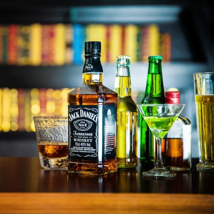 Jack Daniel's
Old No.7
Tennessee Sour Mash Whiskey
70cl 40% Vol.
DISTILLED AND BOTTLED BY
JACK DANIEL'S DISTILLERY
Lynchburg, Tennessee, U.S.A.