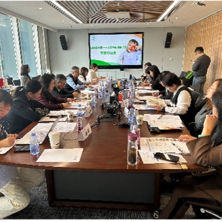 健康童乐园就升级后的课程及物资等召开专家评审会